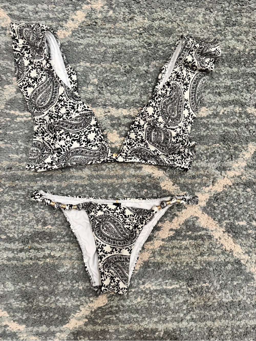 Vix Black & White Paisley V-Neck Bikini Set